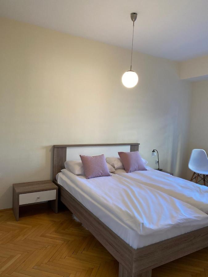 M&C Central Apartment Szkopje Kültér fotó
